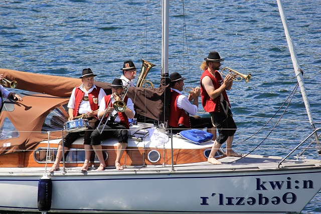 播公司竞逐 播公司竞逐